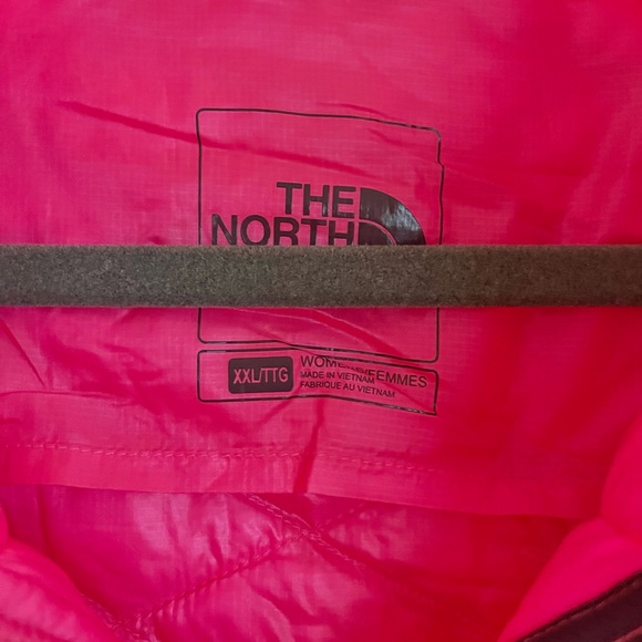 The North Face Fuchsia Thermoball Jacket, size XXL - Picture 4 of 7